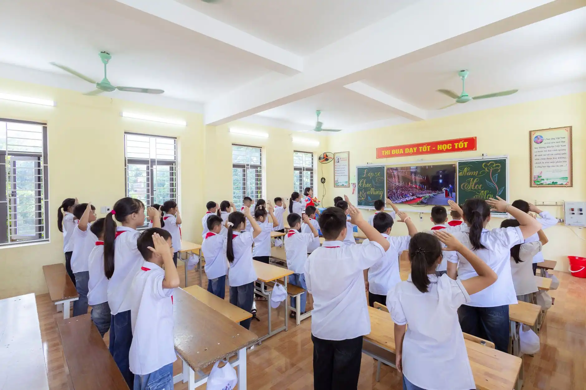 启航拓学中控系统集成方案:提升智能黑板与实物展台教学效率