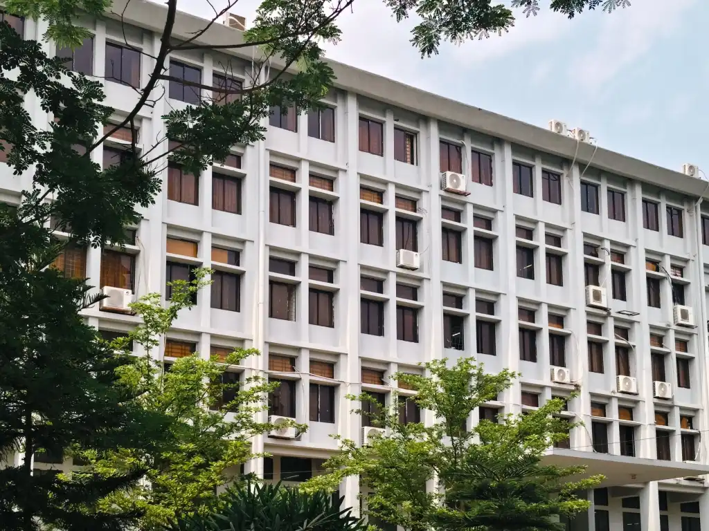 北京启航拓学智能黑板与中控系统在K12教室的联动应用解析